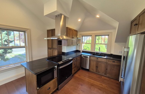 Northwest Everett Apartamento | Colonial Flat in NW Everett