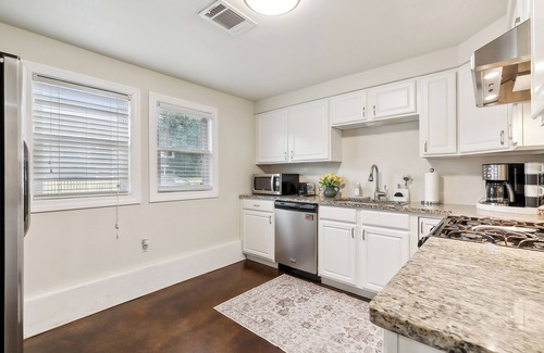 Leonidas Casa | Colonial Getaway in Mid-City NOLA Steps to Trolley & 3Miles to French Quarter