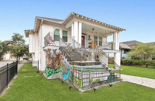 Leonidas Casa | Colonial Getaway in Mid-City NOLA Steps to Trolley & 3Miles to French Quarter