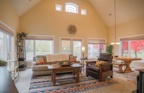 Galloway Casa | Colonial Hideaway Upper Level Bedroom