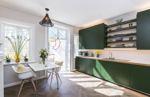 Emsworth Casa | Colonial Home a Stones Throw From the Water with Parking