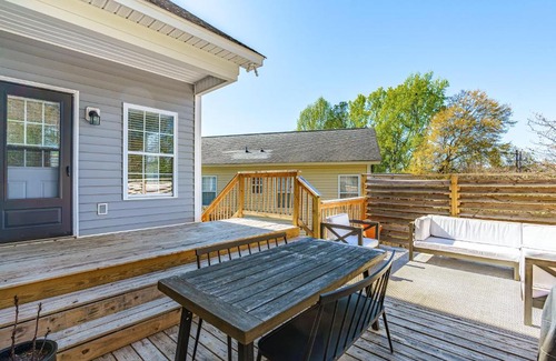 Earlewood Casa | Colonial Life, Downtown, Dogs, 1G Wi-fi, Health Professionals