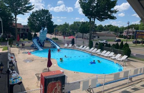 Wisconsin Dells Hotel | Colonial motel