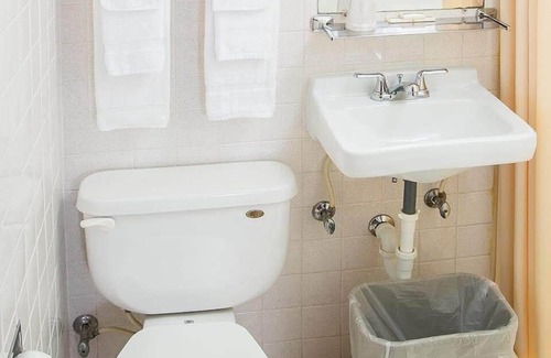 Wisconsin Dells Hotel | Colonial Motel