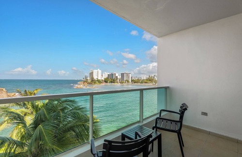Puerta de Tierra Apartamento | Colonial Old San Juan | Waterfront Studio | Terrace with Coastal Vista