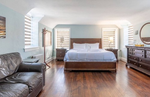 Lambertville Casa | Colonial Rooms Combo in Lambertville NJ