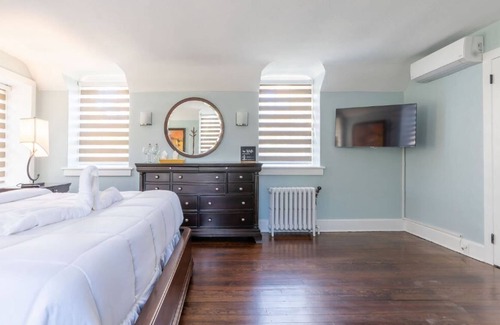 Lambertville Casa | Colonial Rooms Combo in Lambertville NJ