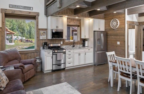 Palmer Cabina | Colonist Camp @The Lodges on the Old Mountain Road