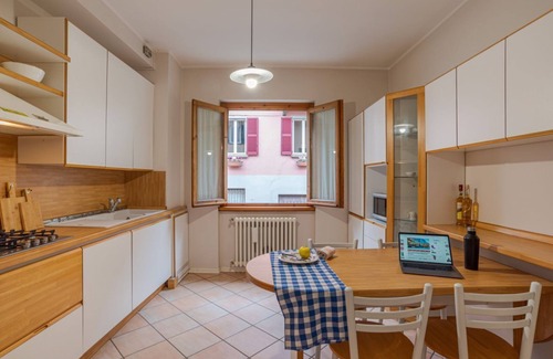 Colonno Apartamento | Colonno Apartment W/Breathtaking View!