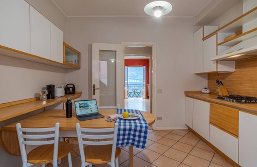 Colonno Apartamento | Colonno Apartment W/Breathtaking View!