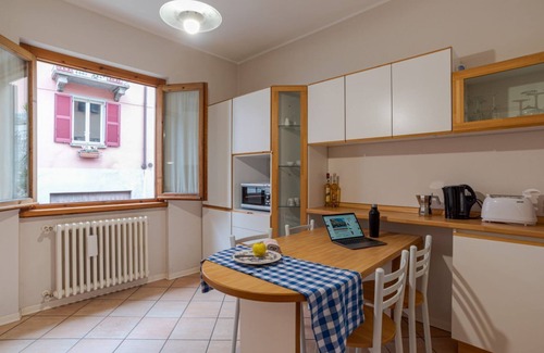 Colonno Apartamento | Colonno Apartment W/Breathtaking View!