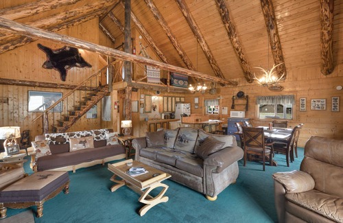 South Fork Casa | Colorado Cabin 20 Mins to Wolf Creek Ski Area - Private Hot Tub