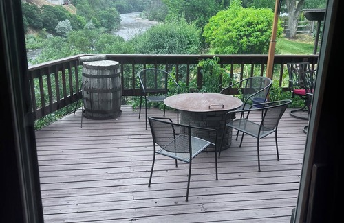 Glenwood Springs Cabina | Colorado Cabin Overlooking the Roaring Fork River