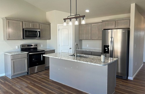 Pueblo West Casa | Colorado Comfort in this brand new 2.5 bedroom house with Hot Tub and near Lake!