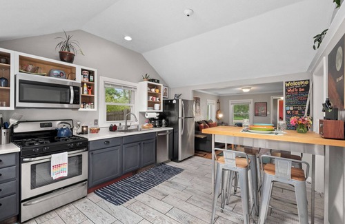 Barths Casa | Colorado Cozy Cottage by Red Rocks & Denver