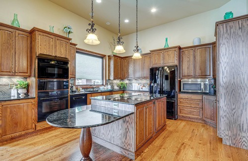 Mountain Shadows Casa | Colorado Springs Home ~ 4 Mi to Garden of the Gods