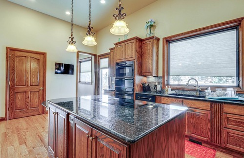 Mountain Shadows Casa | Colorado Springs Home ~ 4 Mi to Garden of the Gods