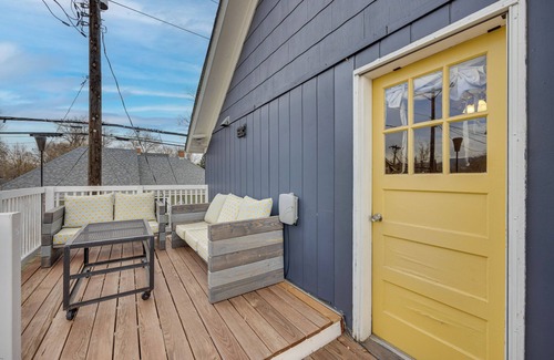 Central Colorado Springs Cabaña | Colorado Springs Home: Balcony w/ Mountain Views!