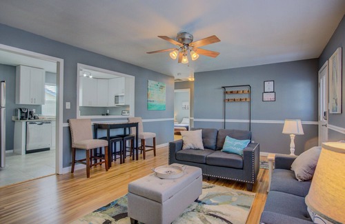 Central Colorado Springs Cabaña | Colorado Springs Uccs Grey Cottagedog Friendly!