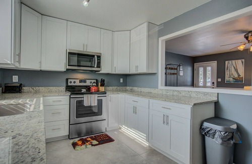 Central Colorado Springs Cabaña | Colorado Springs Uccs Grey Cottagedog Friendly!