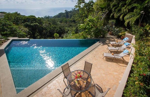 Dominical Villa | Colores del Viento - by Pura Villas