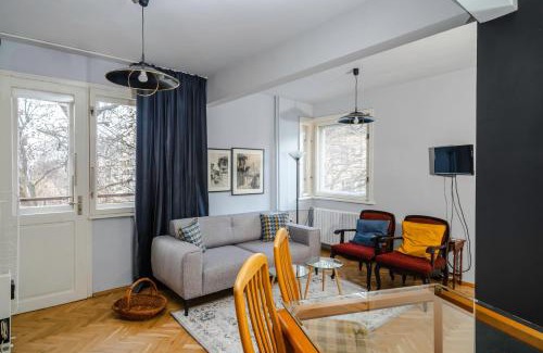 Oborishte Apartamento | Colorful 2BD Apartment next to Serdika Center by Flat Mаnager
