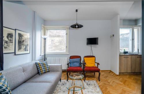 Oborishte Apartamento | Colorful 2BD Apartment next to Serdika Center by Flat Mаnager