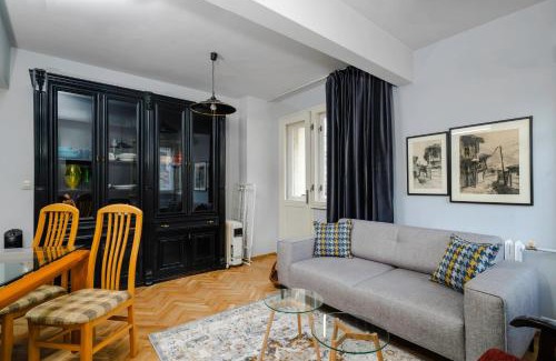 Oborishte Apartamento | Colorful 2BD Apartment next to Serdika Center by Flat Mаnager