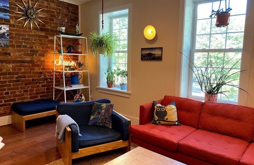 Bloomingdale Casa | Colorful, Artsy and Spacious 3BR/3BA 2 Level Condo
