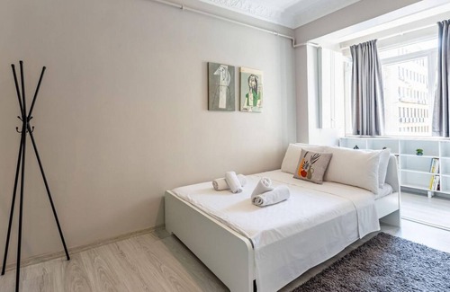 Nisantasi Apartamento | Colorful Breezy Apartment Close Trendy Attractions in the Heart of Nisantasi