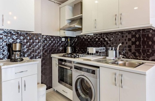 Nisantasi Apartamento | Colorful Breezy Apartment Close Trendy Attractions in the Heart of Nisantasi