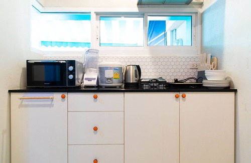 Bangkok Yai Casa | Colorful home near the Train station