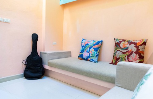 Bangkok Yai Casa | Colorful home near the Train station