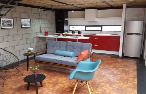 Álvaro Obregón Apartamento | Colorful Industrial Loft 2