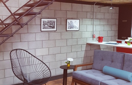 Álvaro Obregón Apartamento | Colorful Industrial Loft 2