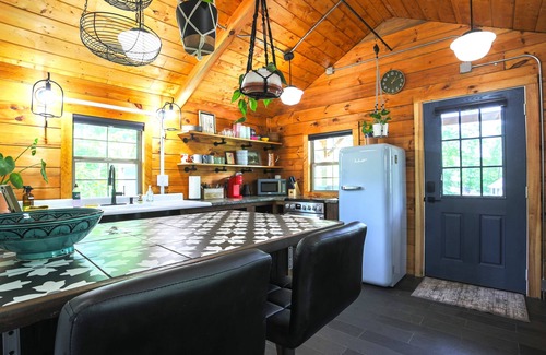 Lupton City Cabina | Colorful Log Cabin w Private Trails and Firepits