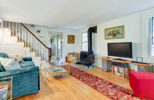 Milanville Casa | Colorful Milanville Home w/ Backyard!