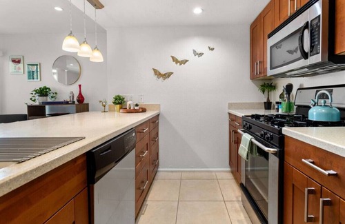 Deepwell Estates Condominio | Colorful, Modern Condo at the famed Biltmore