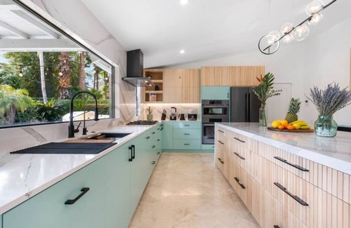 Araby Casa | Colorful Modern Luxury w/ Stunning Mountain Views