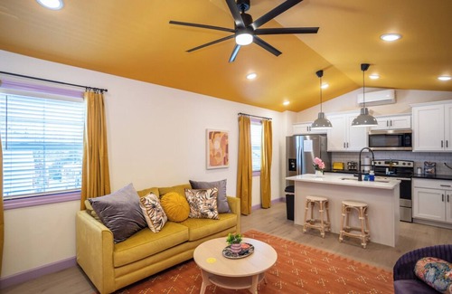 Waynesville Apartamento | NEW! Colorful Oasis w/Hot Tub Near FLW!