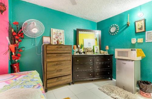 Montego Bay Casa | Colorful Private Room Oasis