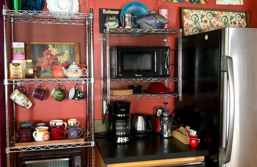 Roseway Casa | Colorful Roseway Bungalow - a classic old Portland charmer!