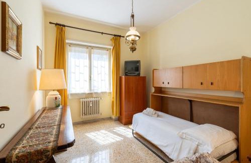 Quartiere XX Ardeatino Apartamento | Colosseum 15 minutes away Big, Bright & Central