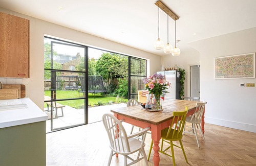St. Leonard's Casa | Colour Gems