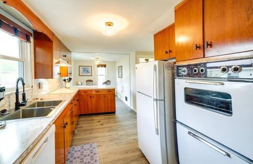 Columbia City Cabaña | Columbia City Vacation Rental w/ Lake Access