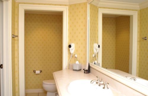 Mile Square Hotel | Columbia Club