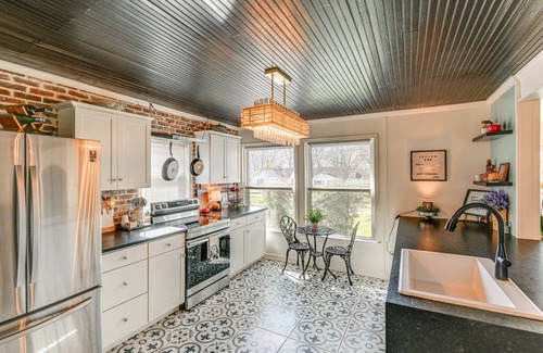 Columbia Cabaña | Columbia Cottage w/ Patio: 1 Mi to Downtown!