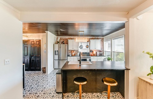 Columbia Cabaña | Columbia Cottage w/ Patio: 1 Mi to Downtown!