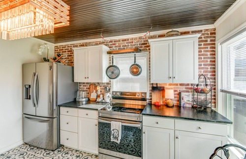 Columbia Cabaña | Columbia Cottage w/ Patio: 1 Mi to Downtown!