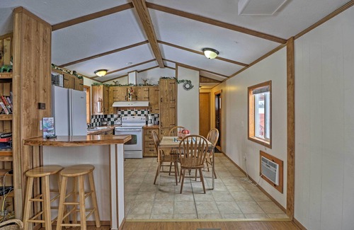 Columbia Falls Cabaña | Columbia Falls Cottage w / terraza y parrilla!